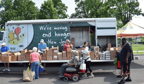 Mobile food pantry distribution