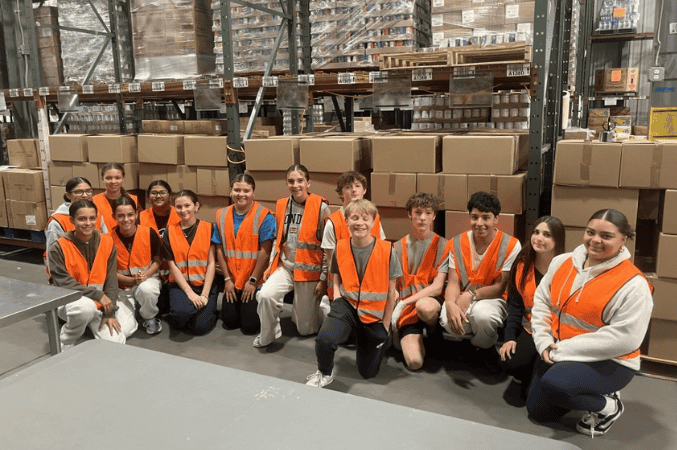 Kid Volunteers at CFBNJ Warehouse